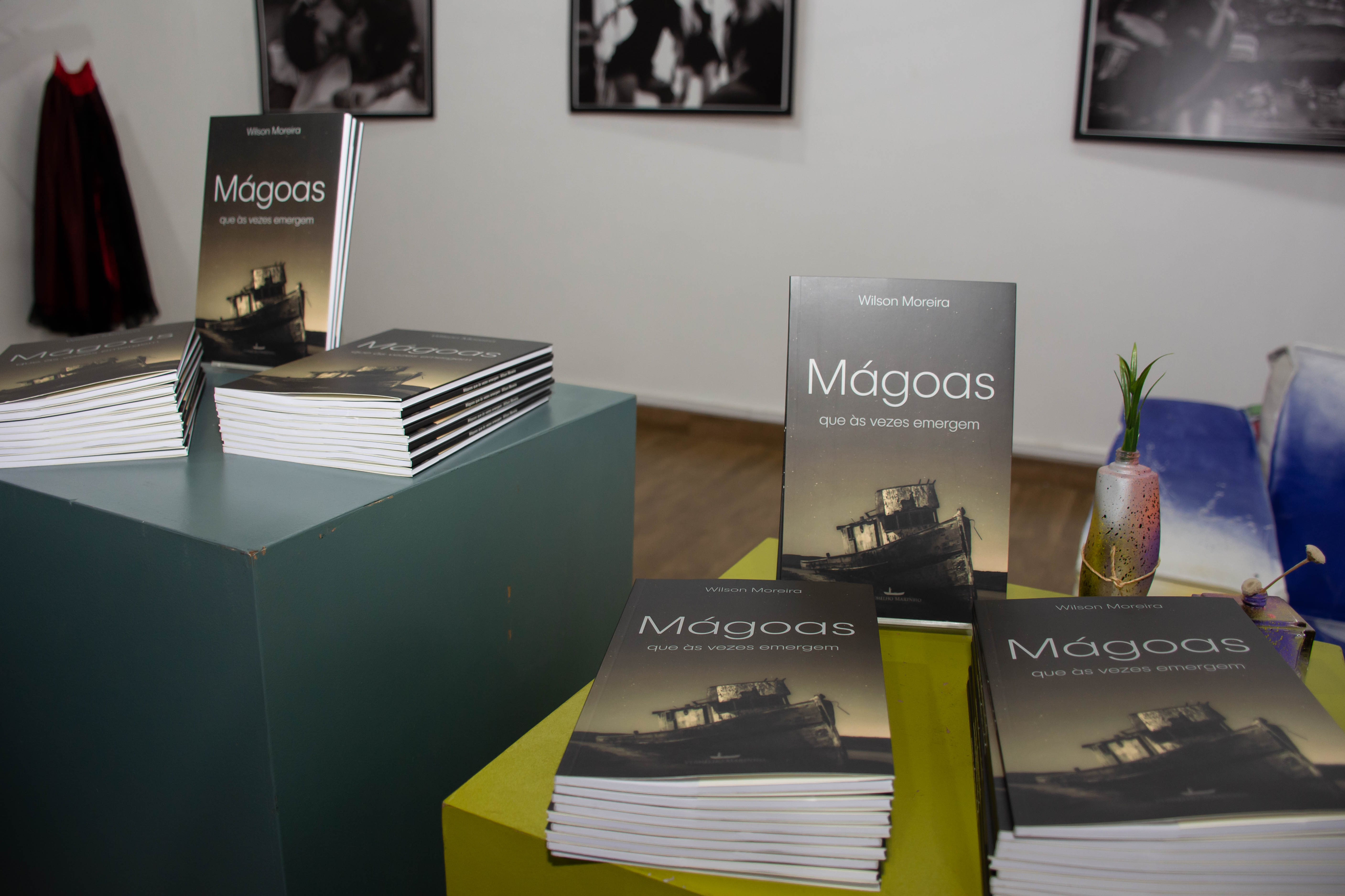 Policial penal da regional de Londrina publica livro de poesias