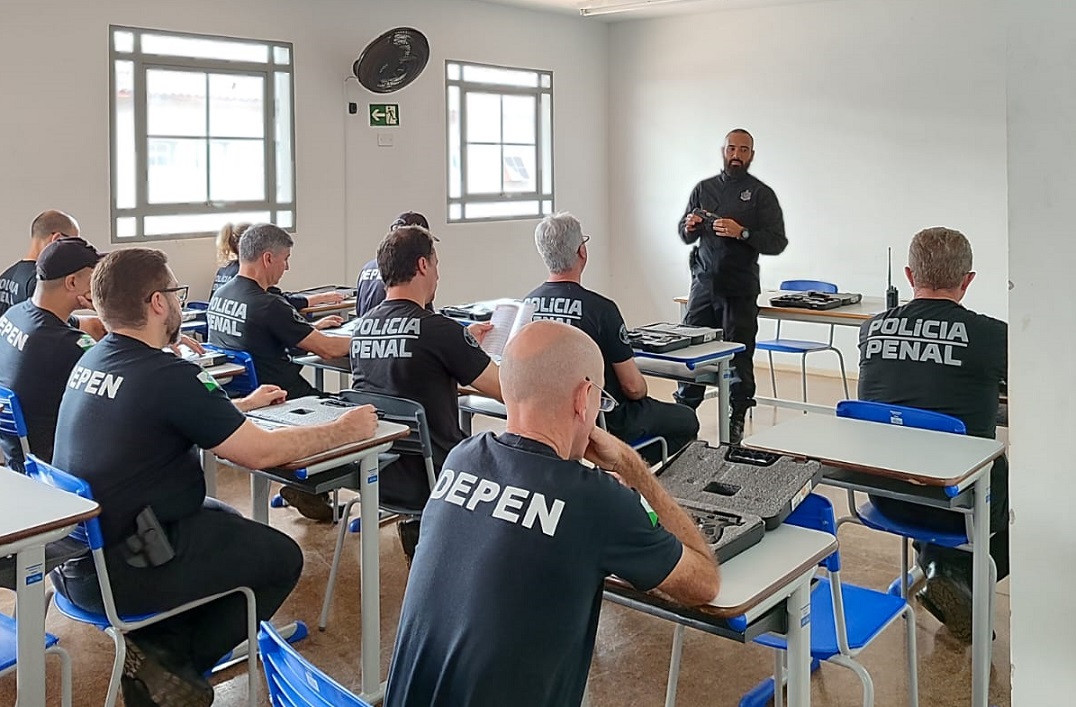 Policiais penais de Maringá são capacitados em habilitação de pistola