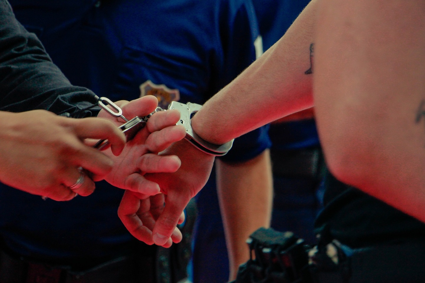 Polícia Penal instrui agentes da Polícia Civil e Guarda Municipal de Irati em imobilização e algemamento