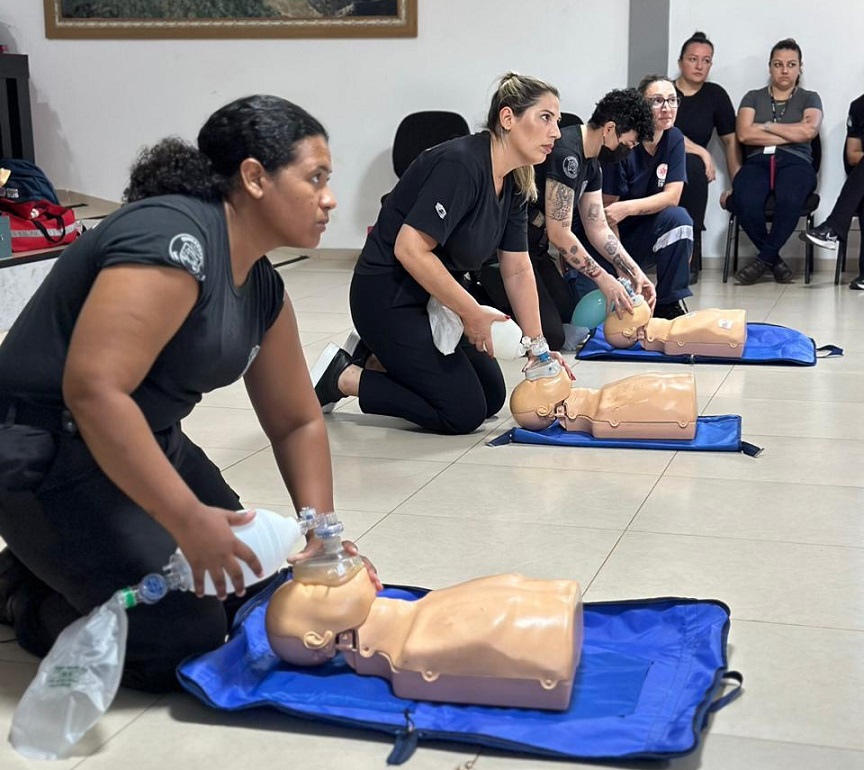 Policiais penais de Foz do Iguaçu recebem treinamento de primeiros socorros em situações de emergência