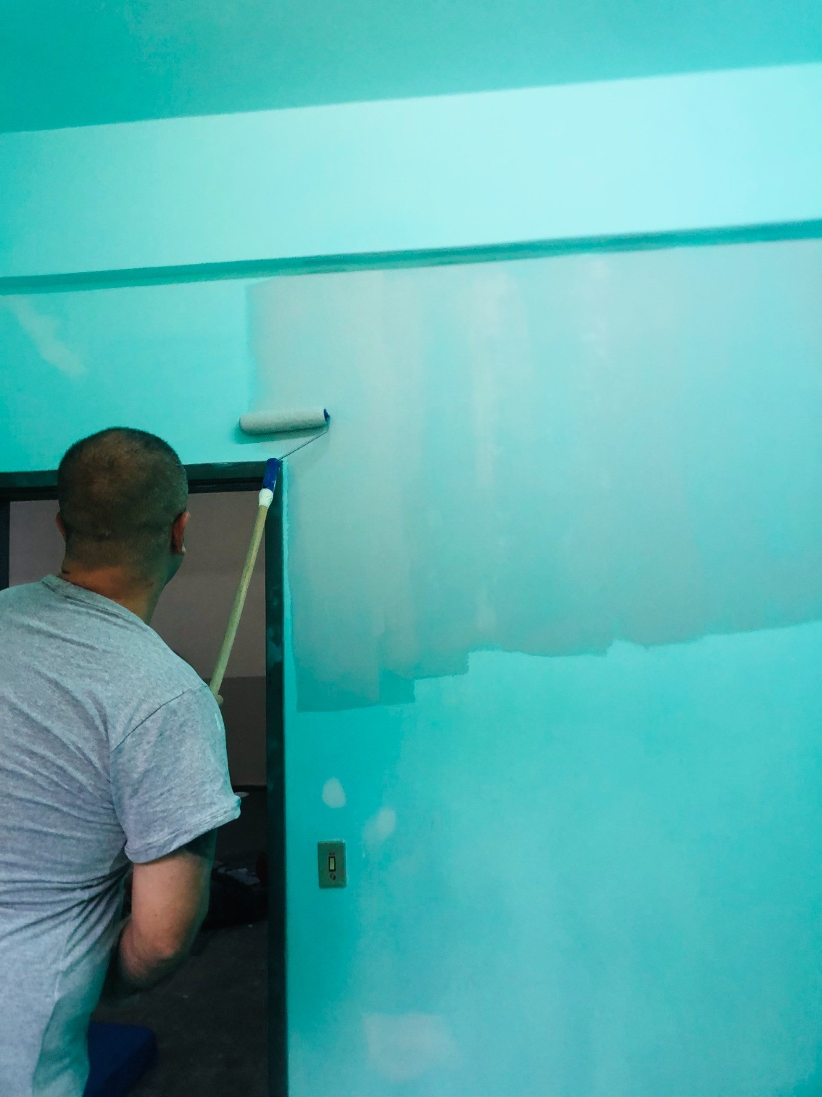 Polícia Penal do Paraná forma 14 custodiados e curso de pintura imobiliária