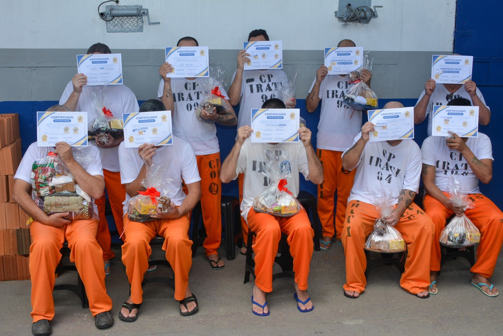 Em Irati, 31 apenados da Cadeia Pública recebem certificados por atividade educacional voltada à leitura e escrita