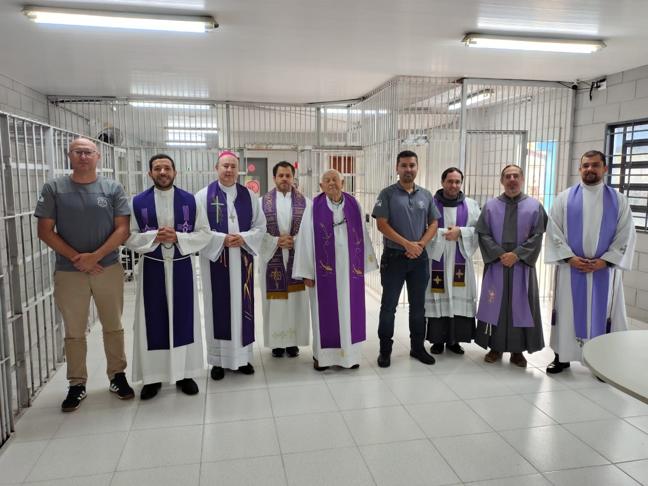 Custodiados recebem assistência religiosa durante a Semana Santa na Casa de Custódia de Curitiba