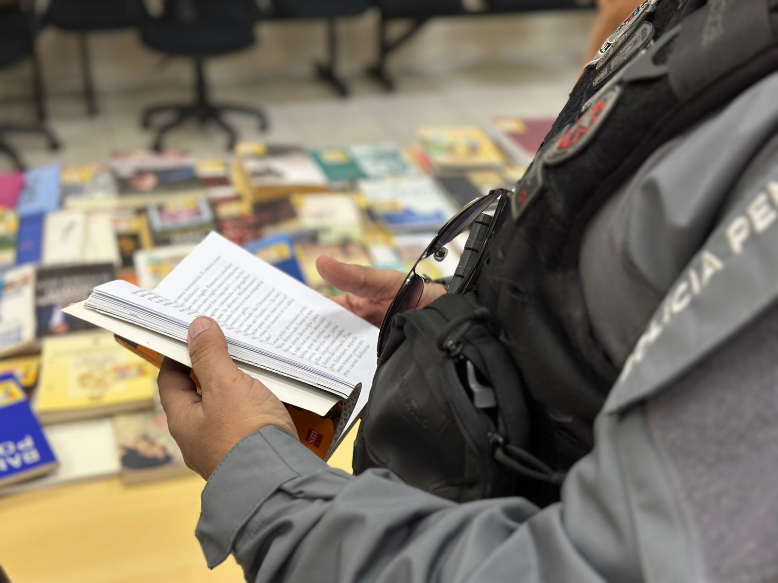 Projeto Viagem do Livro atinge 2.400 livros com doação à Cadeia Pública de Paranacity
