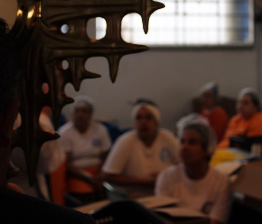 Penitenciária Feminina do Paraná recebe visita pastoral do arcebispo Dom Peruzzo para celebração de Corpus Christi