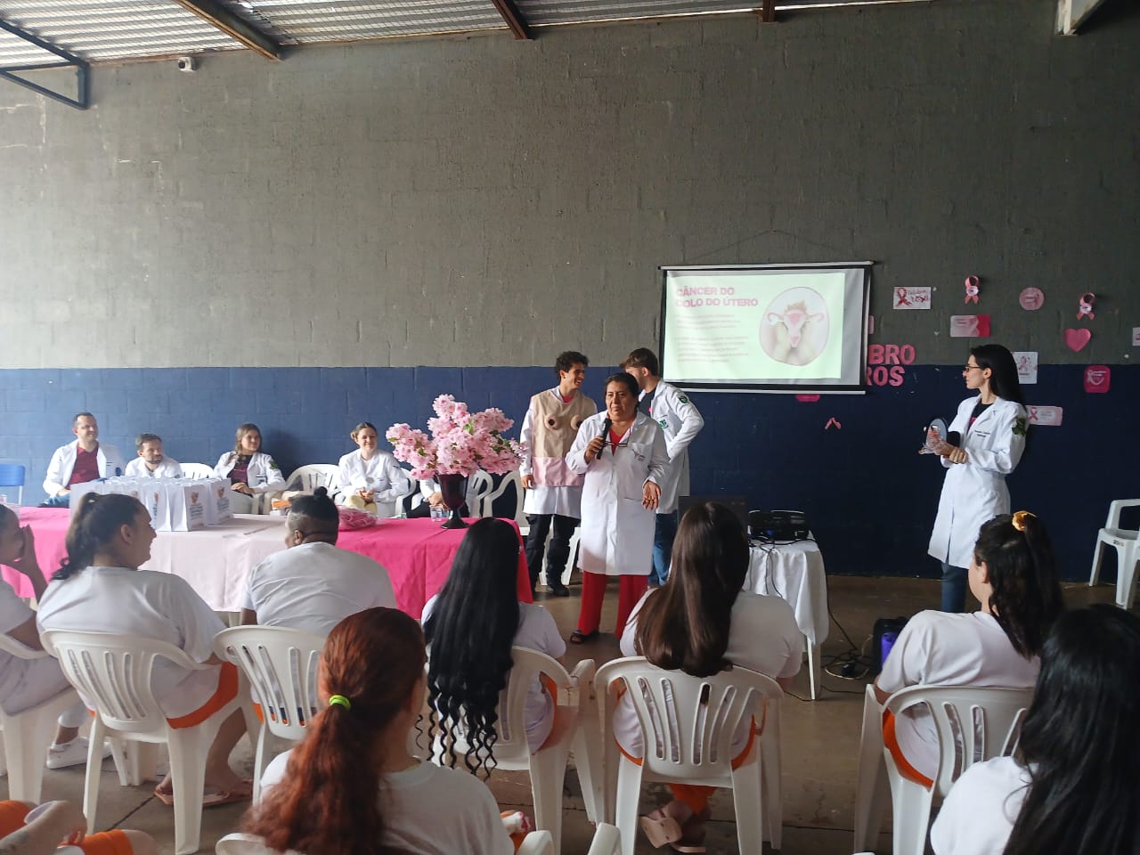 Outubro Rosa leva conscientização e cuidado às mulheres privadas de liberdade em Foz do Iguaçu