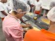Curso de bolachas de Páscoa qualifica apenados em Cascavel e reforça reintegração social