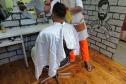 Presos da penitenciária de Cascavel participam de minicurso com barbeiro profissional