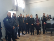 servidores reunidos dentro da sala do parlatorio