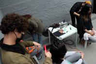 ppls trans se maquiando