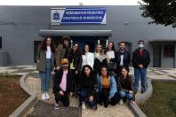 Todos envolvidos no projeto posicionados em frente a Cadeia Pública.