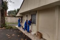 Trabalho de pessoas privadas de liberdade melhora espaços públicos em Guaratuba, no Litoral