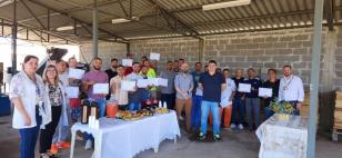 Pessoas privadas da liberdade concluem curso de artefatos e blocos de concreto em Maringá