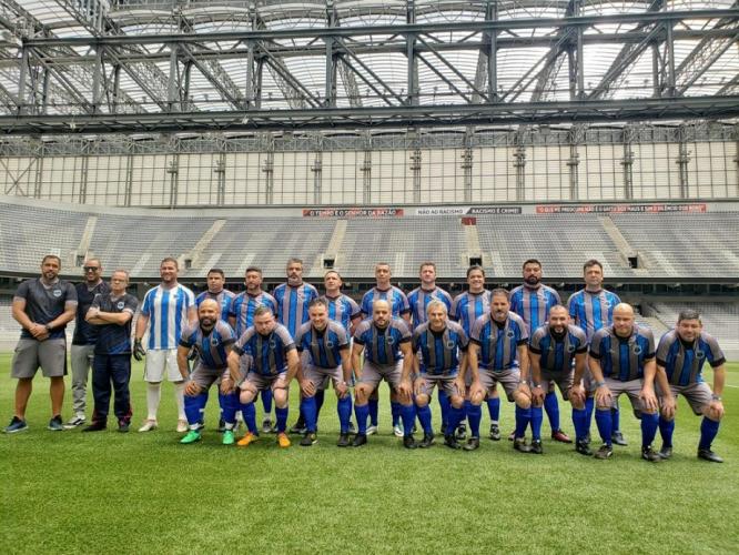 Torneio de futebol das forças de segurança arrecada brinquedos e kits de limpeza para associações