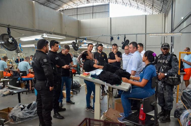 Gestores da polícia penal do Paraná realizam visita técnica no sistema prisional cearense