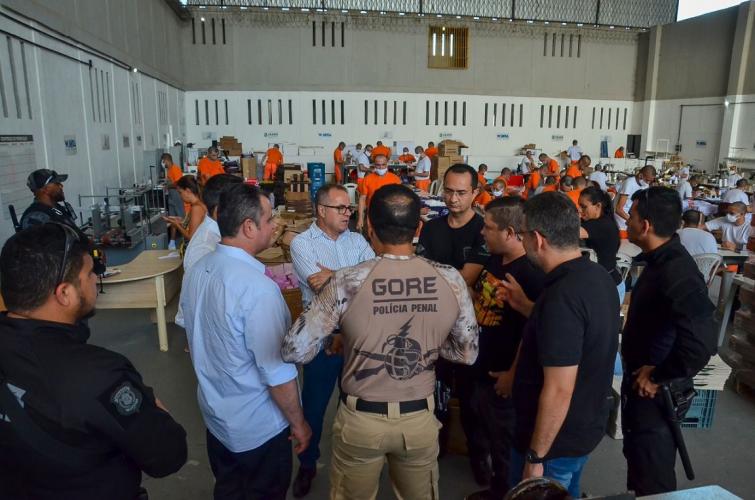 Gestores da polícia penal do Paraná realizam visita técnica no sistema prisional cearense