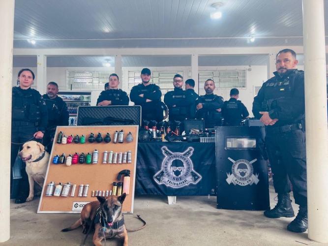 Cães policiais exercem trabalho essencial nas operações da Polícia Penal do Paraná durante o verão