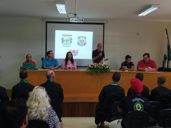 Cerimônia de formatura certifica 18 pessoas privadas de liberdade em confeitaria, em Cascavel