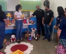 Em Foz do Iguaçu, Polícia Penal realiza entrega de Amigurumis para ONG e Delegacia da Mulher