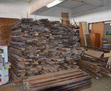 Apenados transformam madeira apreendida em piso para o Corpo de Bombeiros