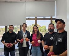 Polícia Penal do Paraná confecciona próteses de crochê para mulheres em tratamento de câncer de mama