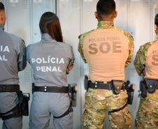 Policiais penais recebem uniformes mais modernos
