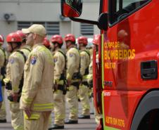 Diretora-geral da Polícia Penal é homenageada em solenidade de 112 anos do Corpo de Bombeiros Militar do Paraná