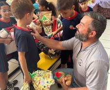 Dois mil amigurumis confeccionados por pessoas privadas de liberdade são distribuídos em Foz do Iguaçu em ação social