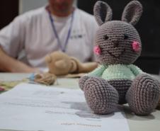 Polícia Penal distribui mais de mil brindes artesanais produzidos no sistema prisional durante o Verão Maior Paraná