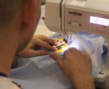 Polícia Penal distribui mais de mil brindes artesanais produzidos no sistema prisional durante o Verão Maior Paraná