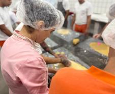 Curso de bolachas de Páscoa qualifica apenados em Cascavel e reforça reintegração social