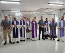 Custodiados recebem assistência religiosa durante a Semana Santa na Casa de Custódia de Curitiba
