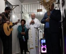Penitenciária Feminina do Paraná recebe visita pastoral do arcebispo Dom Peruzzo para celebração de Corpus Christi