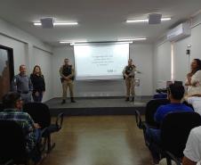 Polícia Penal do Paraná promove palestra da Semana Nacional de Justiça pela Paz em Casa na Colônia Penal Industrial de Maringá