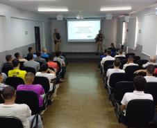 Polícia Penal do Paraná promove palestra da Semana Nacional de Justiça pela Paz em Casa na Colônia Penal Industrial de Maringá