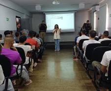 Polícia Penal do Paraná promove palestra da Semana Nacional de Justiça pela Paz em Casa na Colônia Penal Industrial de Maringá