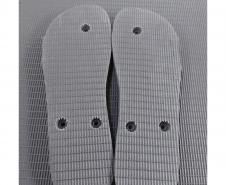 Pessoas privadas de liberdade produzem mais de mil chinelos por mês em fábrica na Penitenciária Estadual de Foz do Iguaçu IV