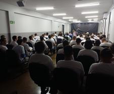 Polícia Penal do Paraná leva espetáculo encenado por pessoas privadas de liberdade com a peça “O Dito Pelo Não Dito”