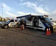 Polícia Penal do Paraná realiza operação de fiscalização de monitorados eletronicamente na Cidade Industrial de Curitiba