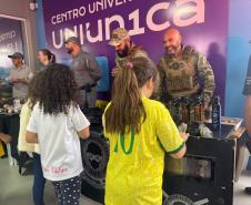 Polícia Penal do Paraná participa de exposição escolar em Cascavel e aproxima crianças da segurança pública