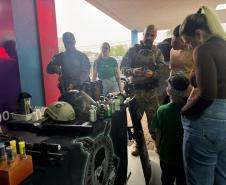 Polícia Penal do Paraná participa de exposição escolar em Cascavel e aproxima crianças da segurança pública