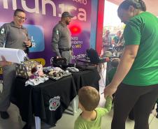 Polícia Penal do Paraná participa de exposição escolar em Cascavel e aproxima crianças da segurança pública