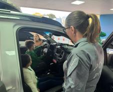 Polícia Penal do Paraná participa de exposição escolar em Cascavel e aproxima crianças da segurança pública