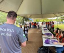 Mais de 5 mil sacochilas produzidas no sistema prisional são entregues na UnioXP