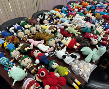 Amigurumis feitos por custodiados das unidades penais serão distribuídos às mulheres em dia de conscientização de combate à violência