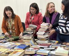 Penitenciária Estadual de Maringá recebe acervo de livros do Projeto Viagem do Livro