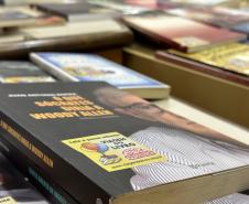 Penitenciária Estadual de Maringá recebe acervo de livros do Projeto Viagem do Livro