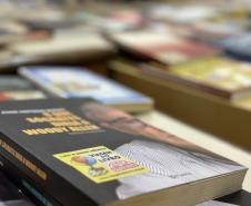 Penitenciária Estadual de Maringá recebe acervo de livros do Projeto Viagem do Livro