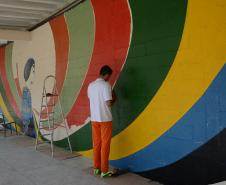 O Paraná colocou em funcionamento uma unidade prisional considerada modelo em tratamento penal no país. De regime fechado, a Penitenciária Central do Estado - Unidade de Progressão, localizada no Complexo Penitenciário de Piraquara, é um lugar em que os presos dedicam-se o dia todo a atividades educacionais e de trabalho. Curitiba, 22/03/2017