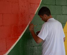 O Paraná colocou em funcionamento uma unidade prisional considerada modelo em tratamento penal no país. De regime fechado, a Penitenciária Central do Estado - Unidade de Progressão, localizada no Complexo Penitenciário de Piraquara, é um lugar em que os presos dedicam-se o dia todo a atividades educacionais e de trabalho. Curitiba, 22/03/2017